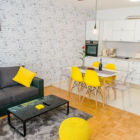 Rafael Apartment Split